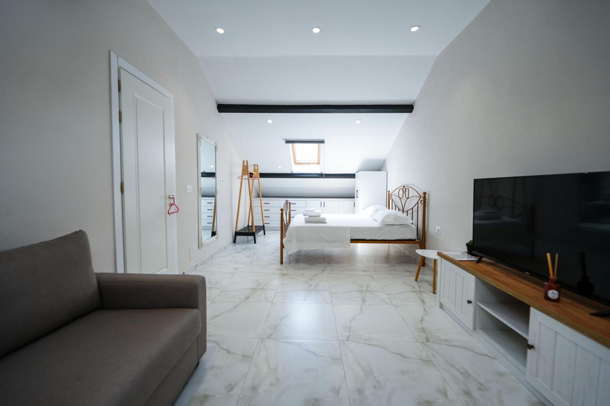City Center Hideout - Studio Apartment Tirana Exterior photo